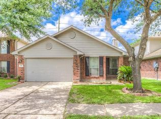 8902 Pecan Place Dr, Houston, TX 77071