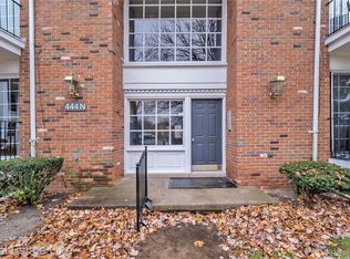 444 Fox Hills Dr N #A-8, Bloomfield Hills, MI 48304