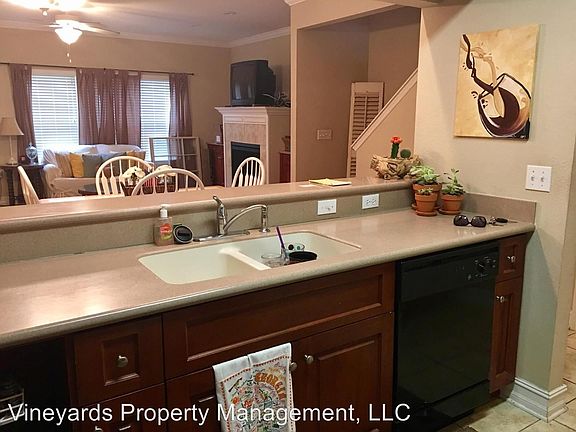 4th image of 1549 Crescent Hills Dr
