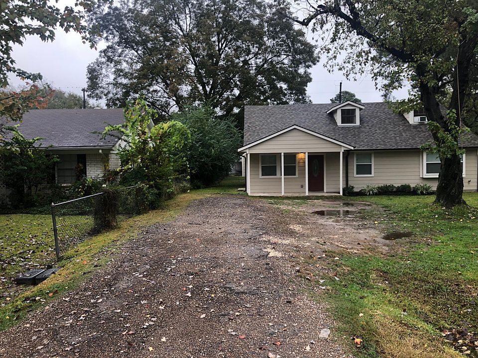 From street to front of home