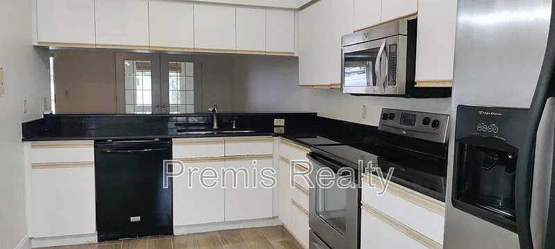 3 bed, 2.5 bath, 1880 sqft, $2,595 — Photo 2