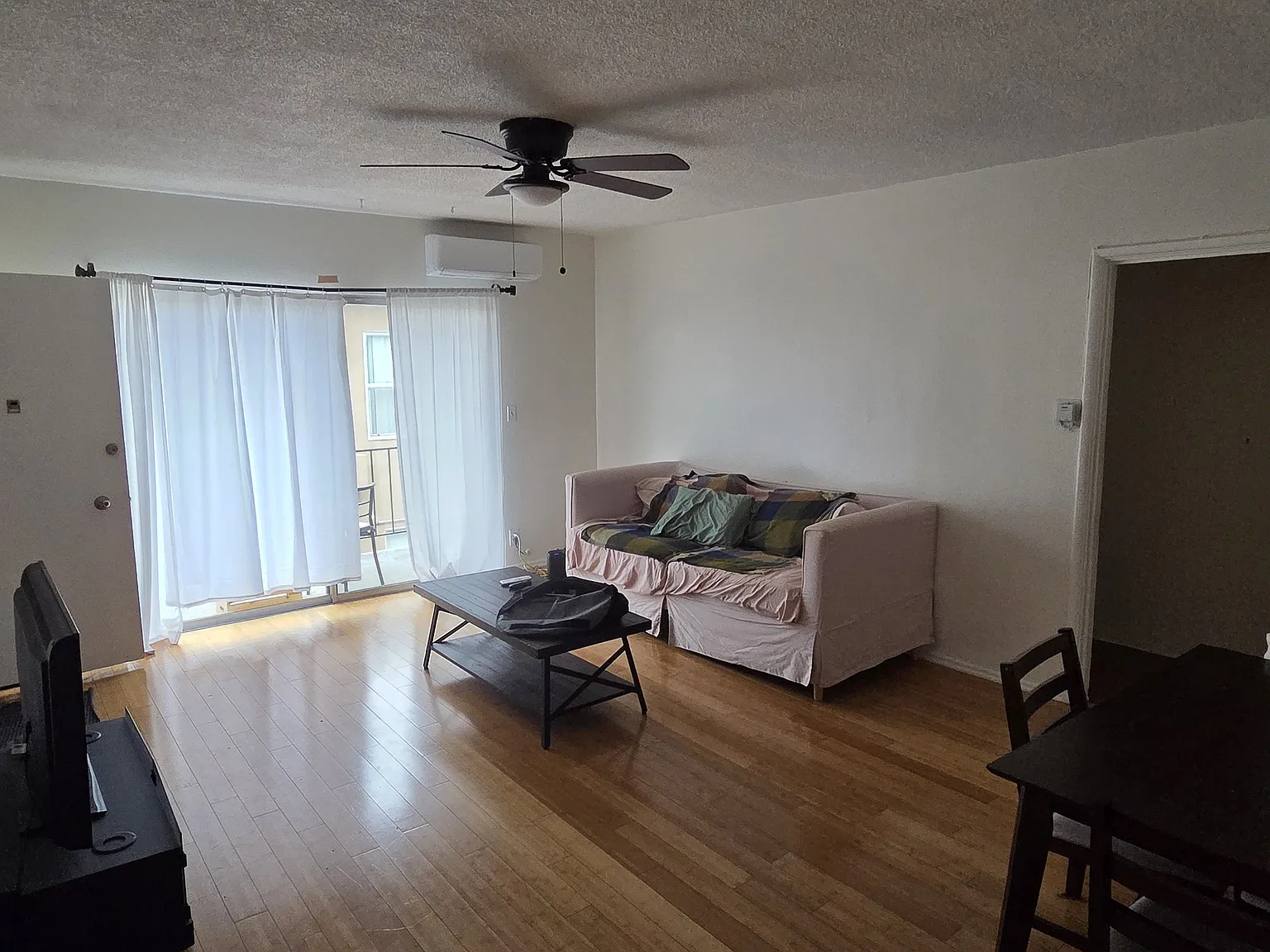 4 bed, 1200 sqft, $1,050 — Photo 3
