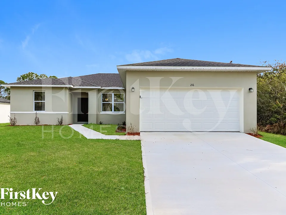 216 Titan Rd SE