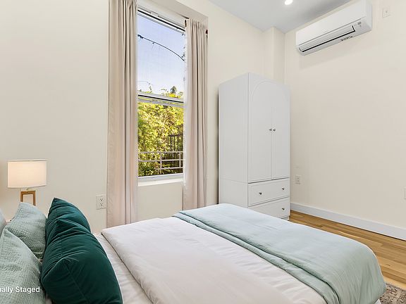 4th image of 315 E 58th St APT 2B