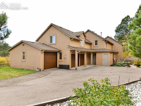 Driveway to the private front entry