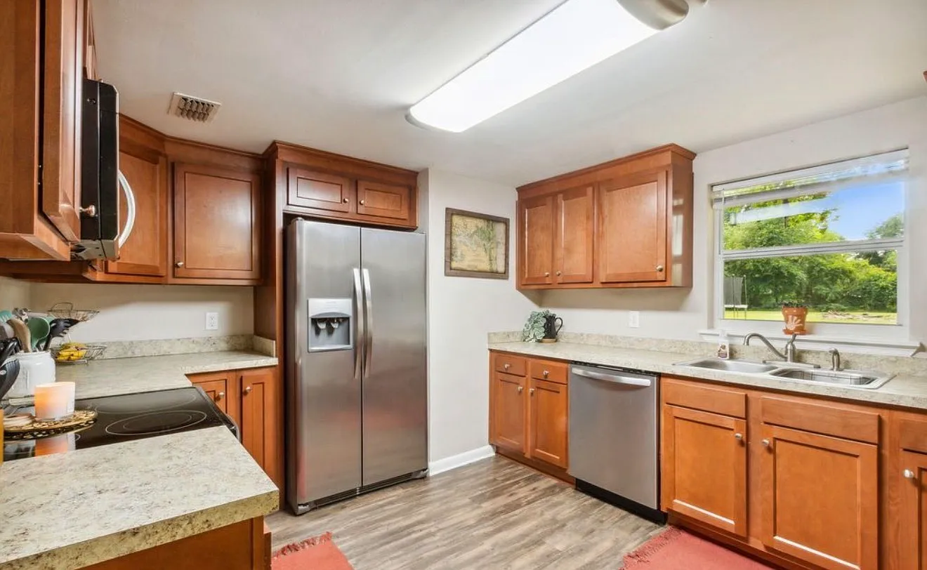 3 bed, 1400 sqft, $2,150 — Photo 4