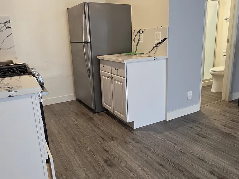 13751 Oxnard St #100 — Photo 10
