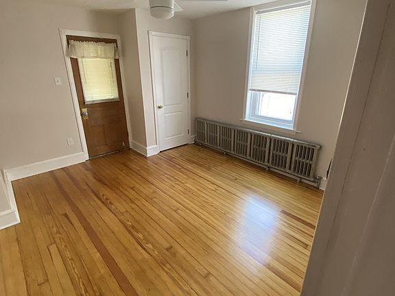4th image of 409 N Lincoln St #1
