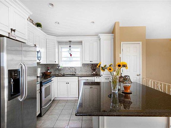 3rd image of 3655 Ionia St