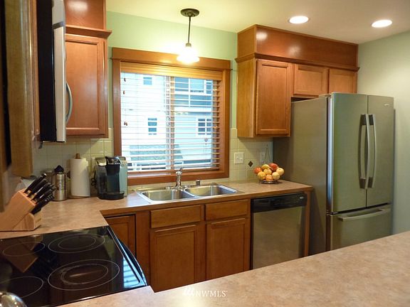 5th image of 1164 N 198th Street #14