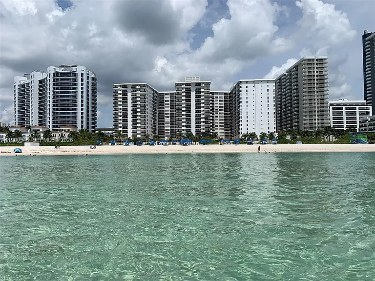 6039 Collins Ave #1431 — Photo 1