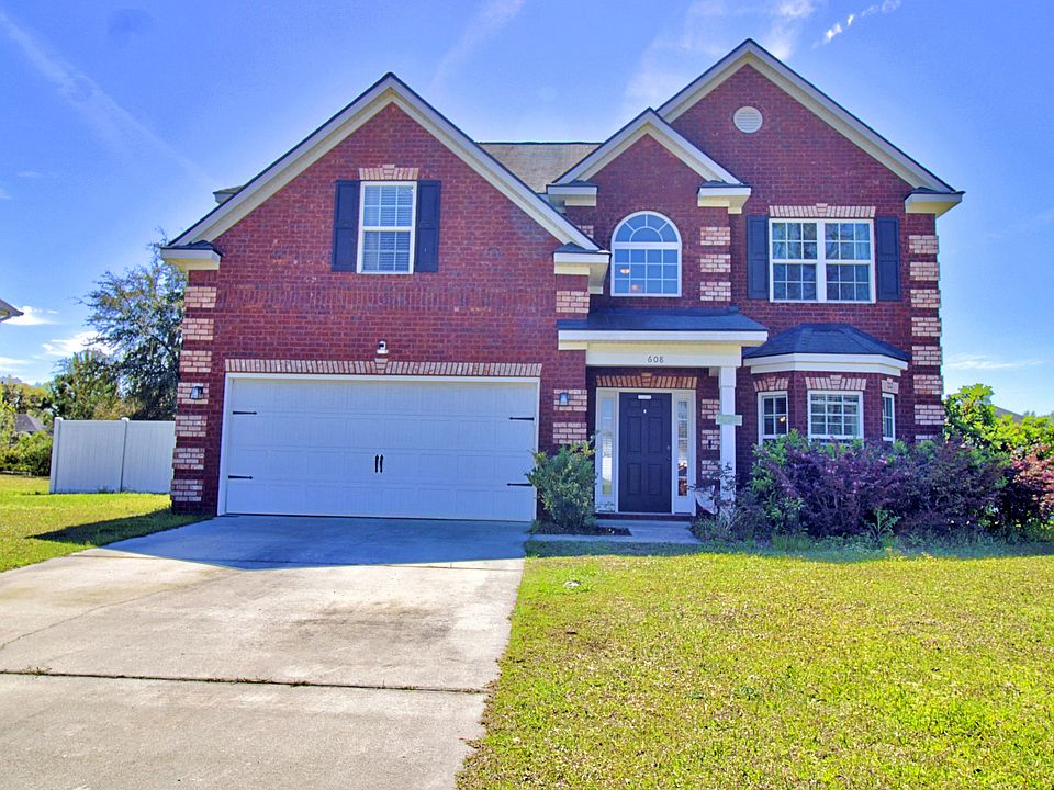 1st image of 608 Red Oak Ln