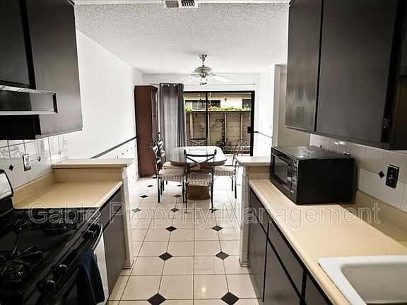 5th image of 23548 Newhall Ave APT 3