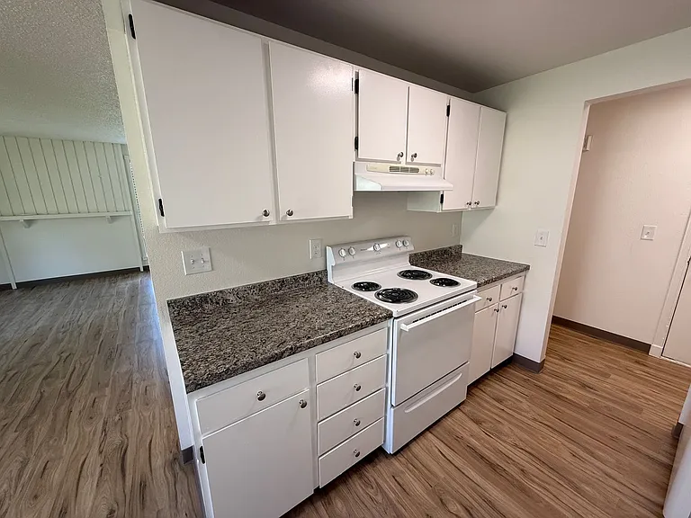 Ironwood Court Apartments — Photo 7