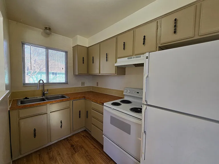 1944 Meadow — Photo 12