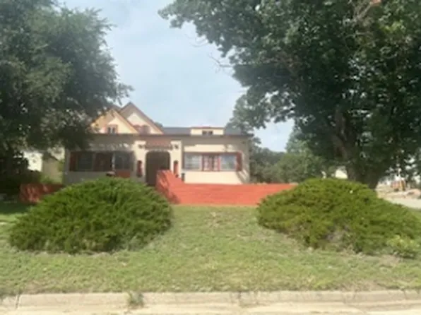 240 N 4th St S, Raton, NM 87740