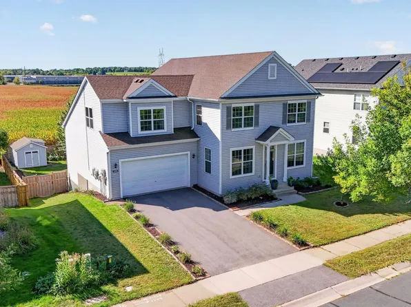 1969 Schoolmaster Dr, Chaska, MN 55318