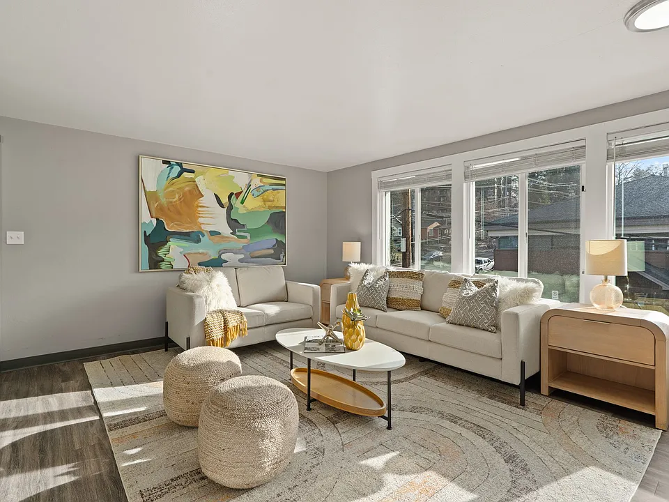 45 E 8th Ave #4