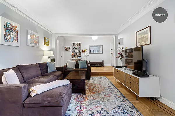 Sold by Triplemint | media 6