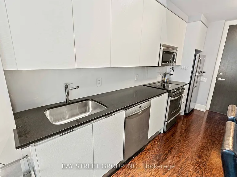 33 Charles St E #4401 — Photo 4