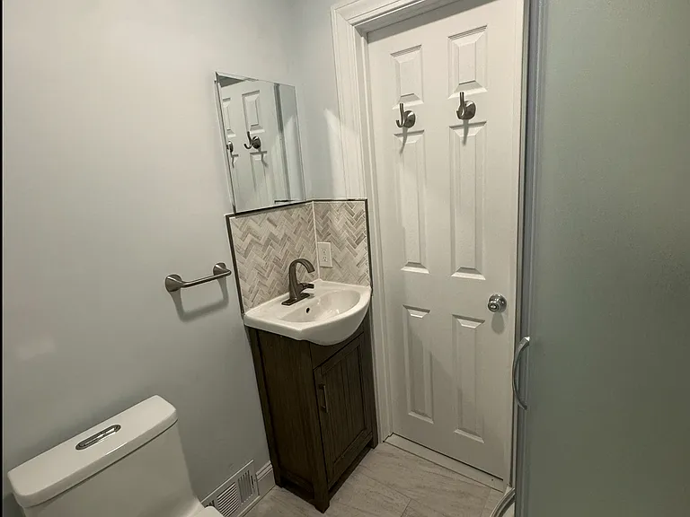 90 Irving St #B — Photo 10