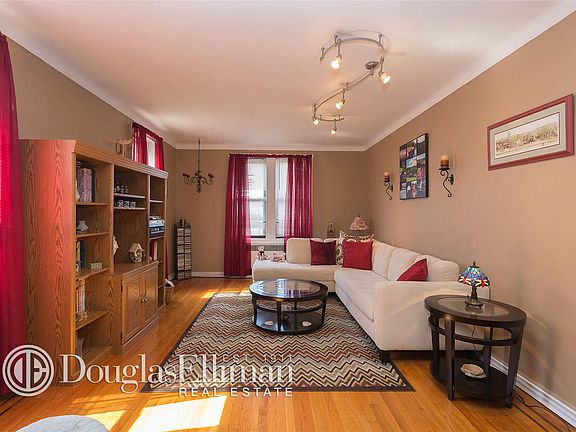 4th image of 11814 83rd Ave #6H