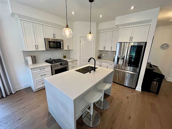 4th image of 13 Pennell Dr