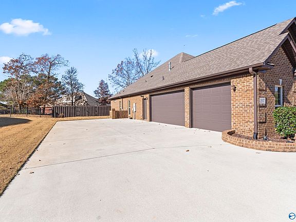 4th image of 217 Woodgrove Dr
