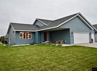 201 Cog Hill Ln, Mankato, MN 56001