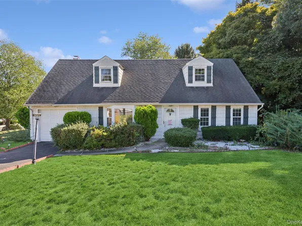 115 Rosemont Avenue, Farmingville, NY 11738