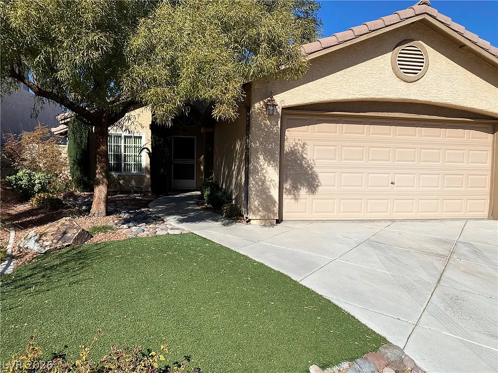 3 bed, 2.0 bath, 1336 sqft, $1,895 — Photo 2