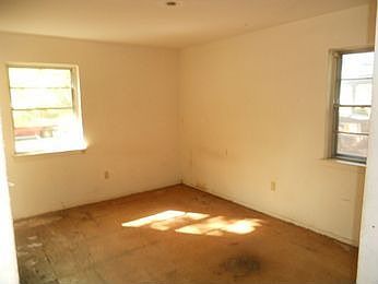 5th image of 2431 Cambridge Dr