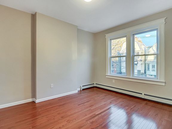 2nd image of 39A Romaine Ave Floor 2