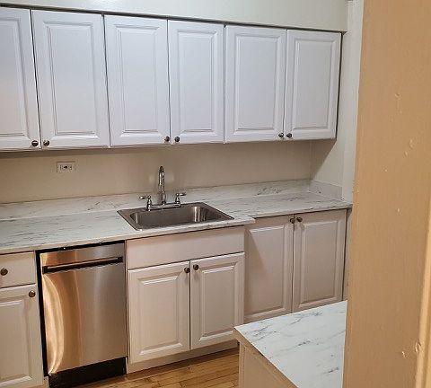 2nd image of 6536 N Francisco Ave #1E