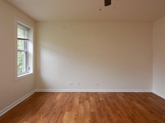 2nd image of 4241 N Kenmore Ave Unit 210