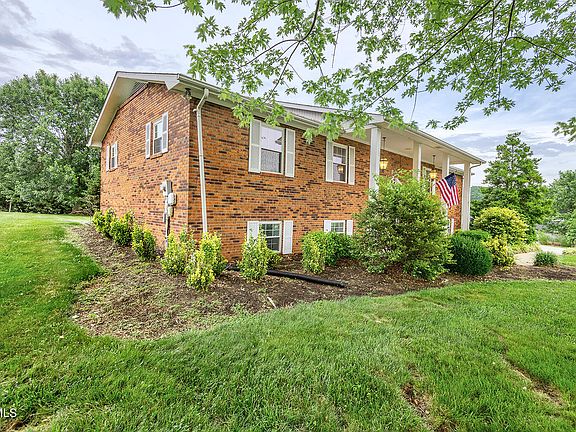 3rd image of 62 Earlington Dr