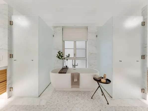 16 Fifth Avenue image 14 of 20