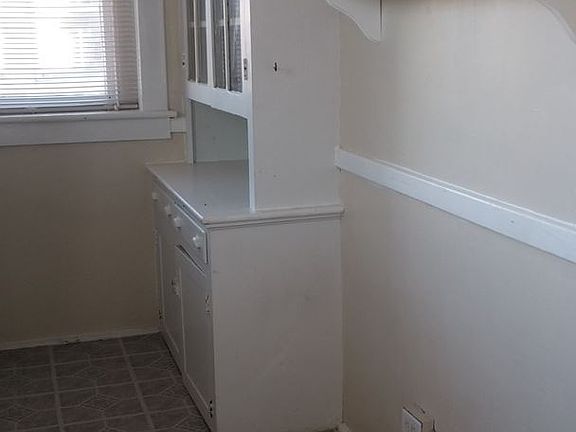 3rd image of 100 N Crenshaw Ave APT 03