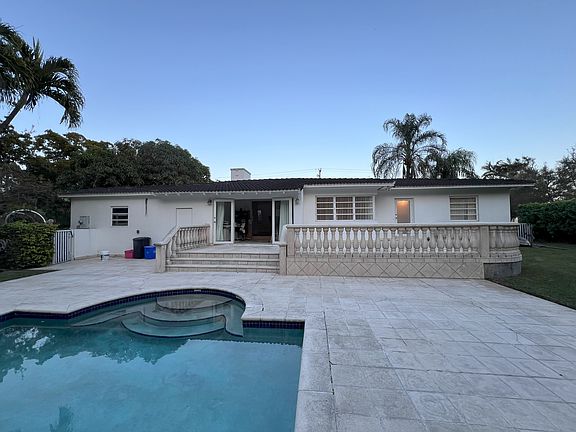 3rd image of 1248 S Alhambra Cir