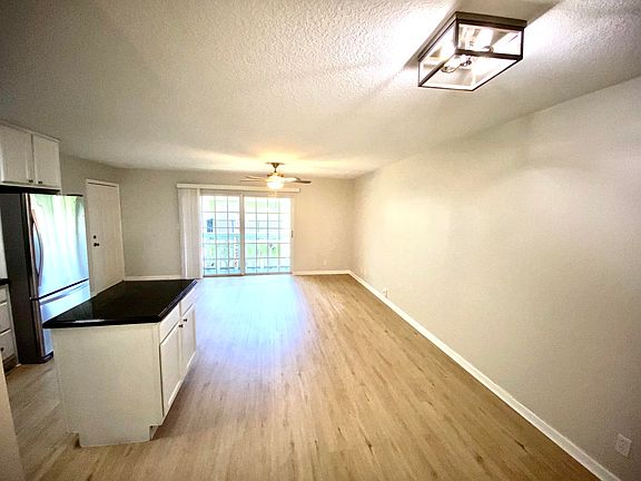 3rd image of 102 N Lakeside Dr APT 7