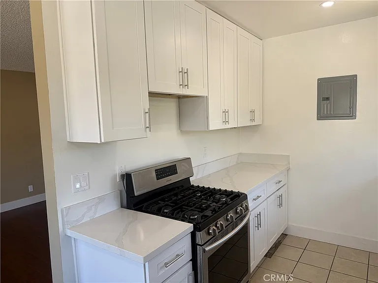600 E Acacia Ave #6 — Photo 6