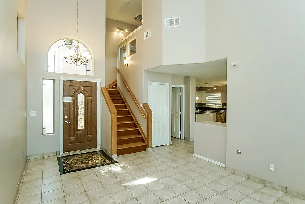 3 bed, 2.5 bath, 1717 sqft, $2,240 — Photo 4