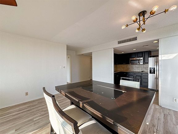 4th image of 2016 Main St APT 1502