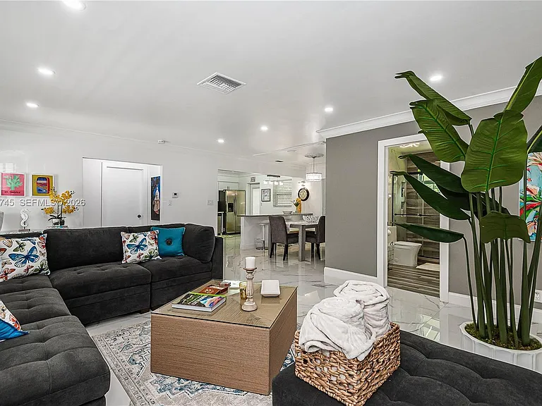 1521 Arthur St — Photo 3