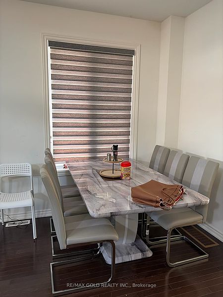 Brampton House for rent - 4 Bedrooms — photo 3