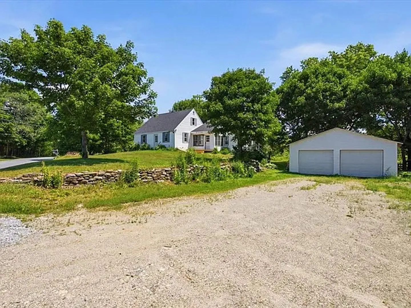 Beautifully Refurbished 3 Bed 1 Bath — Photo 4