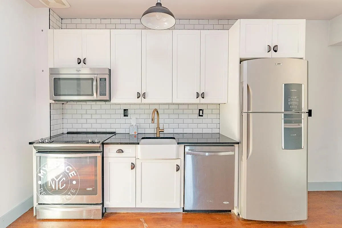 31 Brooklyn Avenue — Photo 3