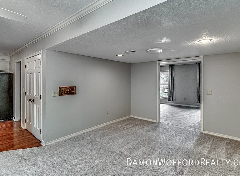 1435 Roxbury Ct — Photo 18