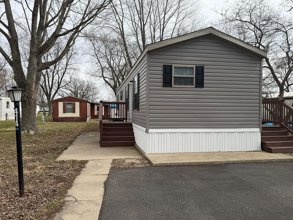 1st image of 414 Carriage Lane Est