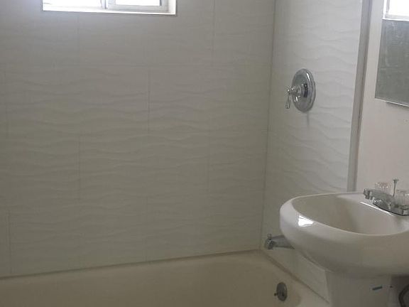 4th image of 4328 37th St